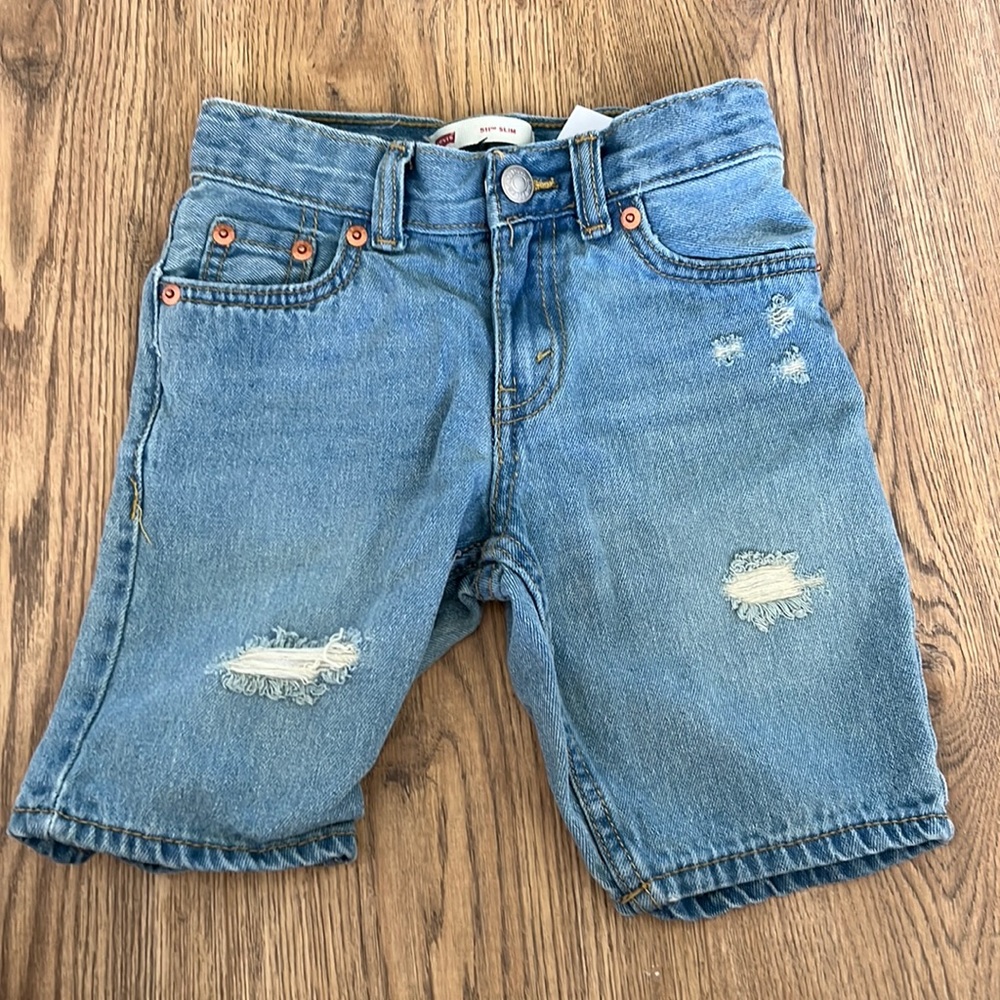 Levi’s boys distressed denim shorts size 5